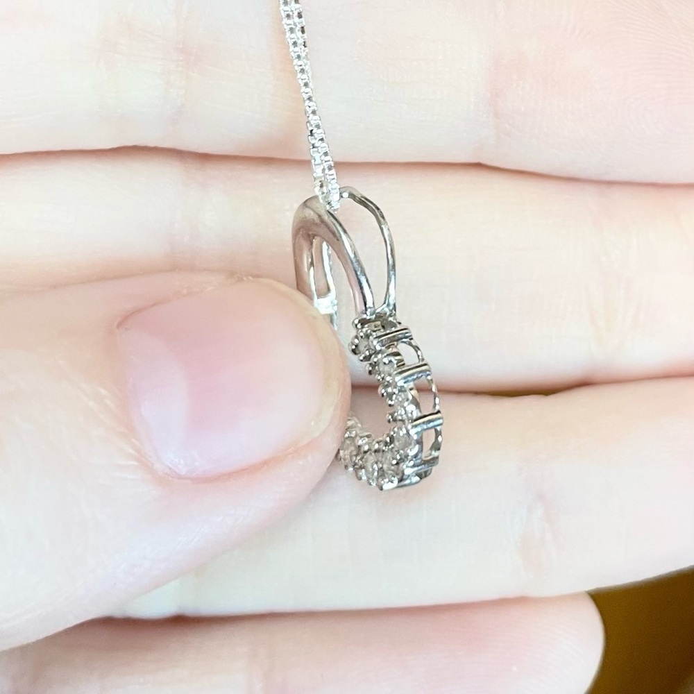 10k Diamond open heart half eternity paved solid white gold light pendant - Picture 8 of 9